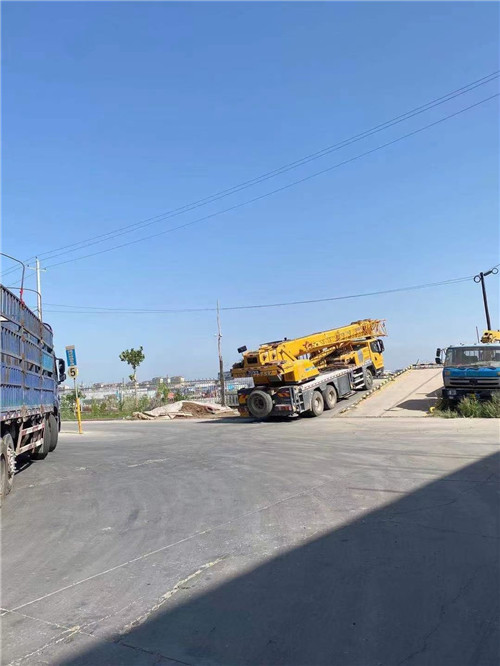 八步区25吨吊车的租赁价格大概是多少？